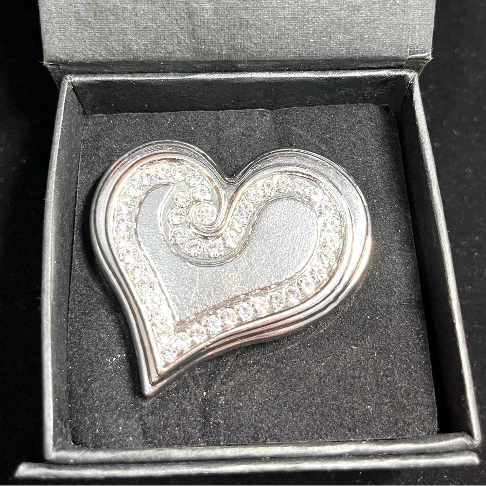 Miche bag magnetic keyfinder heart with rhinestones, nearly new